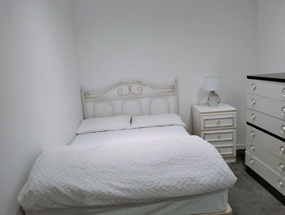 4 Bed House, Sea View Balcony *